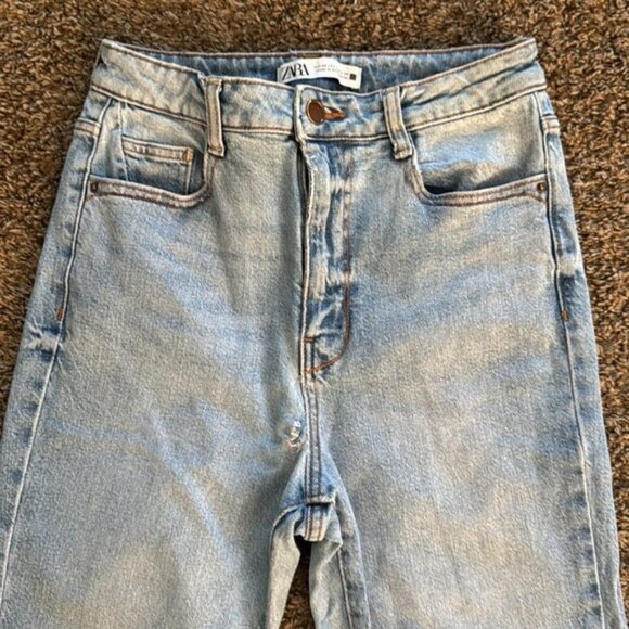 Zara 2 Light Wash High Rise Straght Fray - Picture 2 of 9